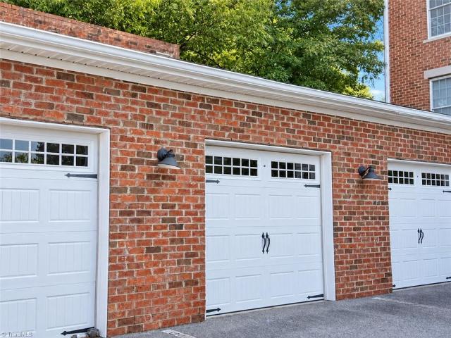 238 E Lewis Street #403