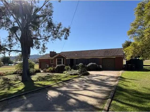238 Forest Road, Tamworth House for rent Listed by Talia Wool.