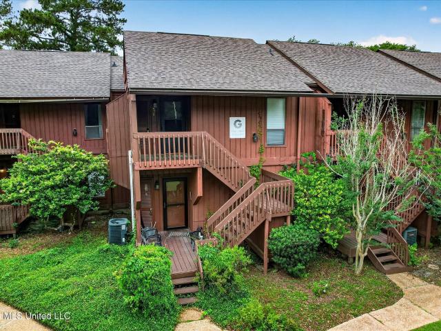 238 Lakeside Villa