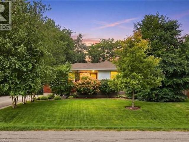238 Seminole Road, Ancaster, ON, L9G 1Y9 house for sale | Listing ID 40850 | Royal LePage
