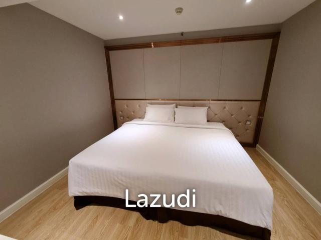 238 sqm duplex condo on 30th floor in Khlong Tan Nuea Bangkok