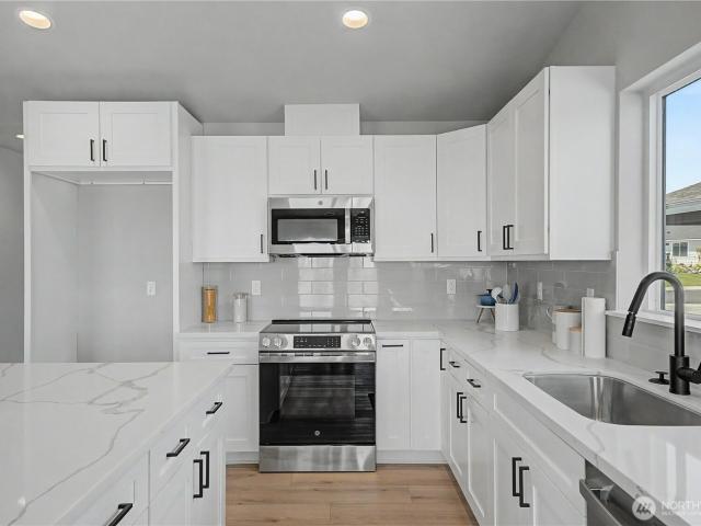 238 Parkside Pl
