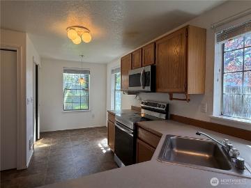 2396 th Ct S, Unit D1, Kent, WA 98032 | MLS #2515