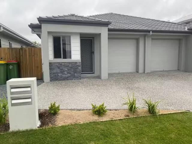 2/39 Fountain Street, PIMPAMA, QLD 4209 House for Rent
