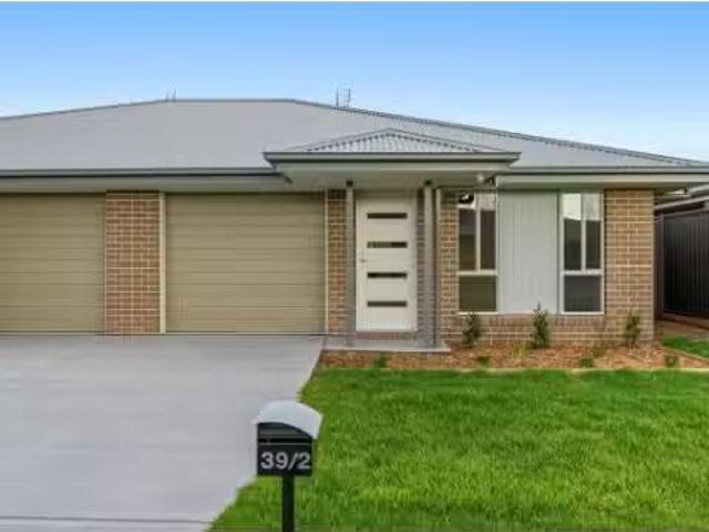2/39 Lakeside Circuit, Cessnock Townhouse for rent Listed by.