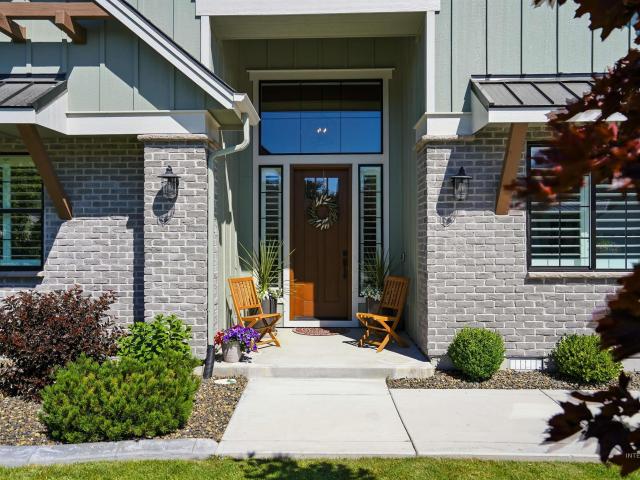 239 S Eagles Roost Way