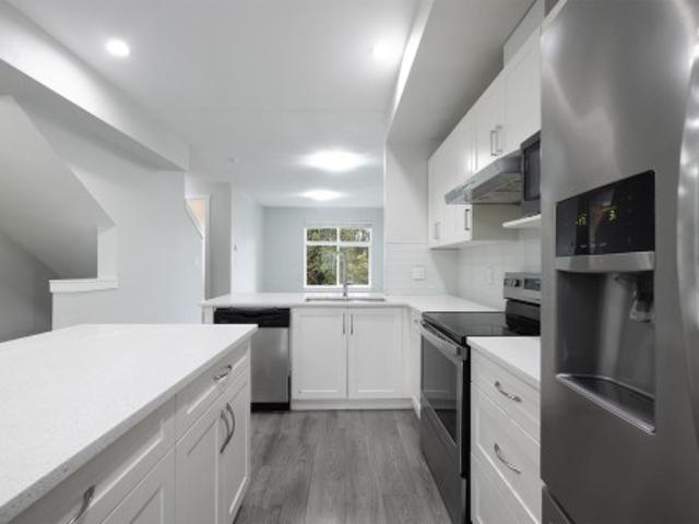 27 14660 A Avenue, Surrey, BC, V3R 5X9 townhouse for sale | Listing ID R3172 | Royal LePage