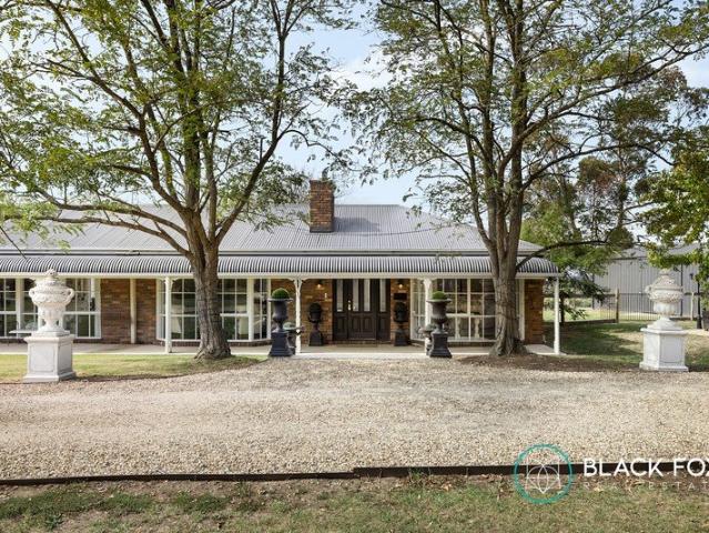 Idyllic Acreage in the Heart of Frankston South