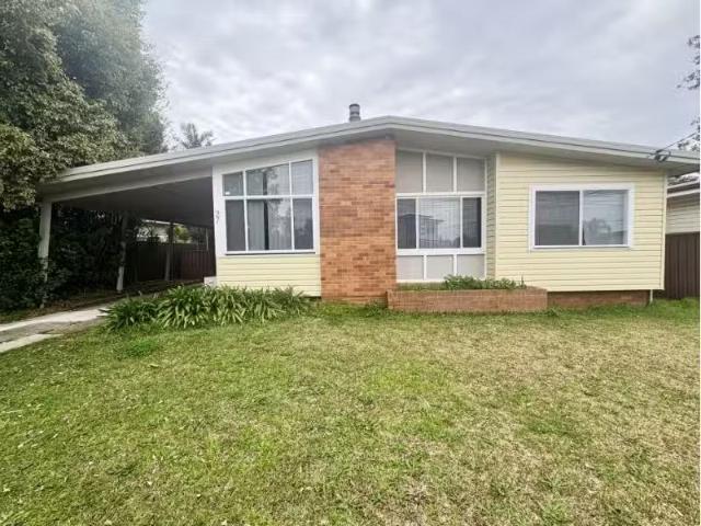 27 Tarawa Road, Lethbridge Park House for rent Listed by Cent.