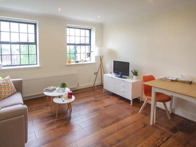 27 The Drive, Wembley, HA9 1 bed flat to rent £1,650 pcm £381 pw