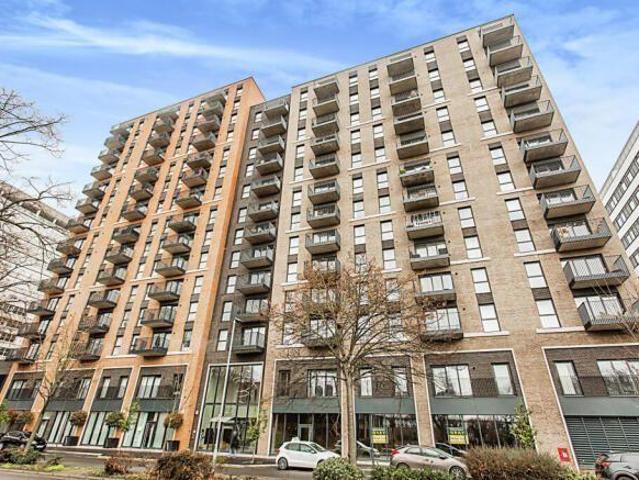 27 Victoria Avenue, Southend on Sea SS2 2 bed flat to rent £1,500 pcm £346 pw