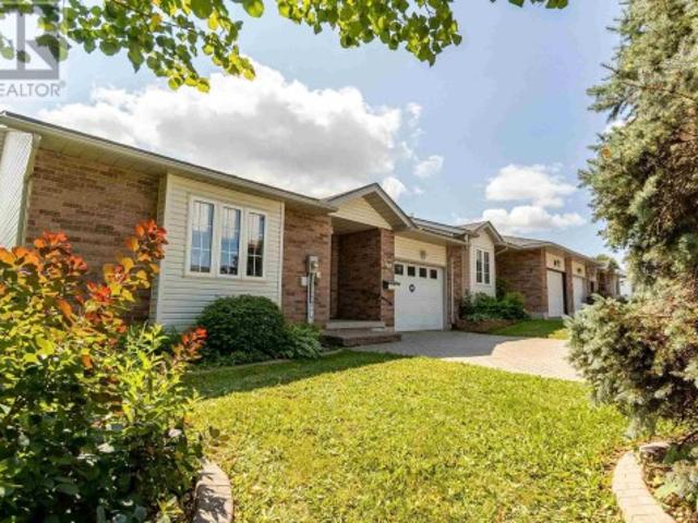 27 Village Ct, Sault Ste. Marie, ON, P6B 6J8 house for sale | Listing ID SM262385 | Royal LePage