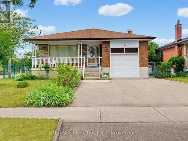 27 Whitfield Avenue, Toronto, ON, M9L 1G2 house for sale | Listing ID W13709 | Royal LePage