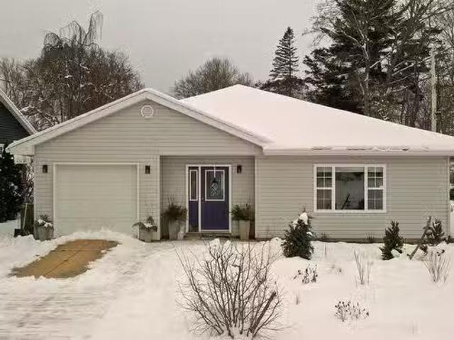 27 Whidden Avenue, Wolfville, NS, B4P 0A3 house for sale Li.