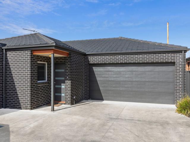 2/7 Ashbourne Street, Herne Hill, VIC 3218