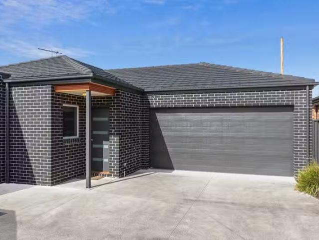 2/7 Ashbourne Street, Herne Hill, VIC 3218 House for Rent