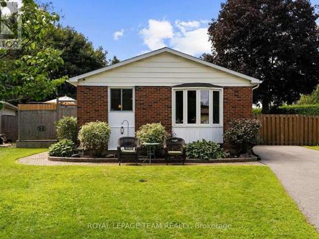 27 Ballantrae Way, Ottawa, ON, K2L 1N3 house for sale | Listing ID X13685 | Royal LePage