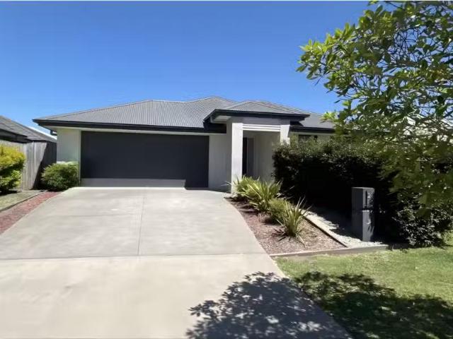 27 Barr Promenade, Thornton House for rent Listed by Property.