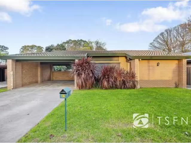 27 Belinda Ave, Golden Square House for rent Listed by Lucett.