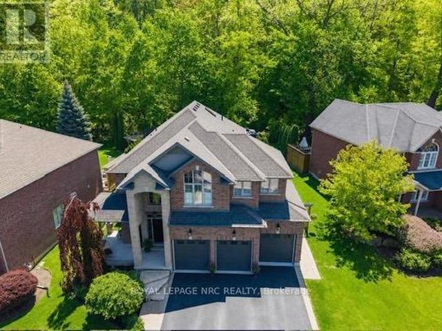 27 Bell Avenue, Grimsby East, ON, L3M 1B2 Luxury House for sale | Listing ID X13724 | Royal LePage Carriage Trade Luxury Properties