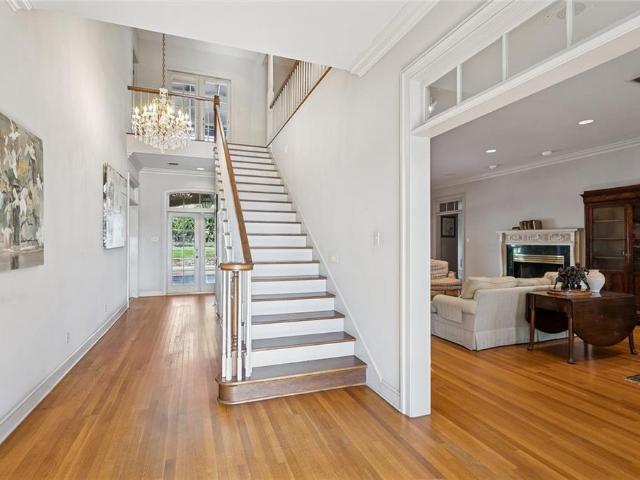 27 Chateau Rue Du Jardin Street