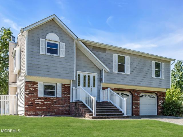 27 Cherry Bend Drive N