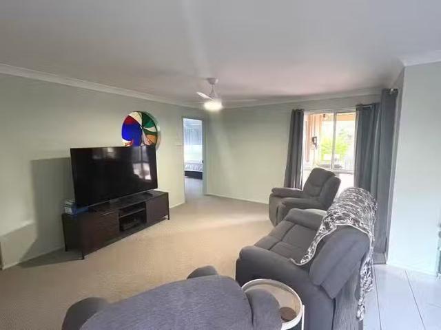 27 Chrisney Street, Cooee Bay, QLD 4703