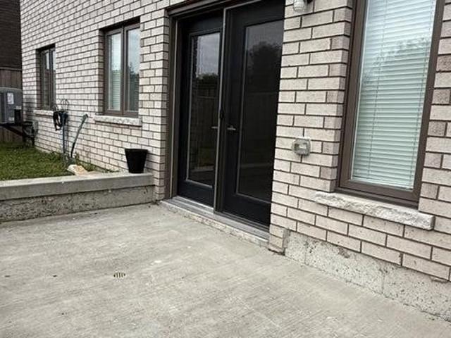 27 Deerfield Lane, Ancaster
