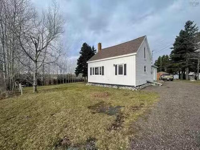 27 D'Escousse Cap La Ronde Road, D'Escousse, NS, B0E 1K0 h.