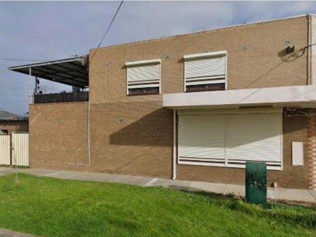 27 Disraeli Street, St Albans Shop + 2 Bedroom Apartment