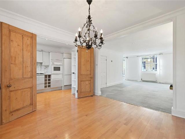 27 Drayson Mews, London, W8 4LY, United Kingdom | 2 bed townhouse for rent #140396612 | Rentberry