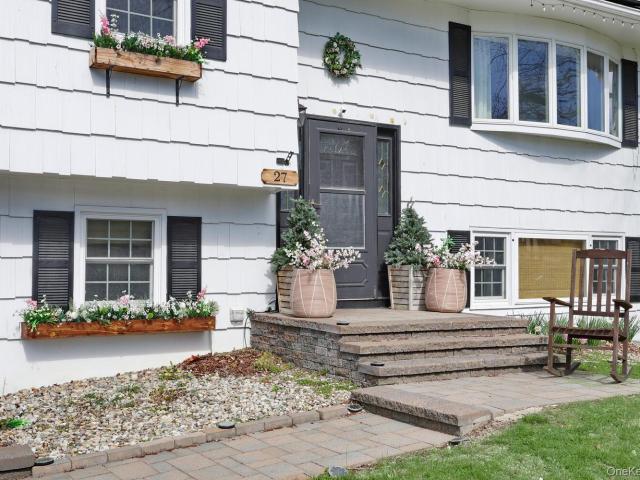 27 Eastlake Drive