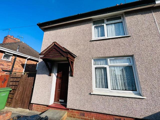 27 Foxglove Road, Dudley, DY1 3NQ 3 bed semi detached house to rent £1,100 pcm £254 pw