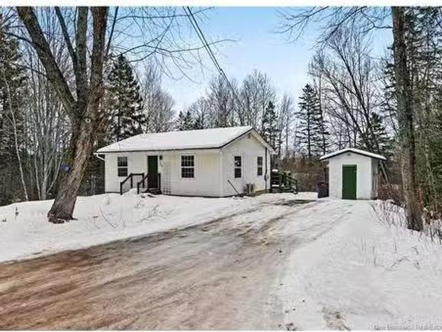 27 Garden Grove St, Fredericton, NB, E3B 7G8 house for sale.