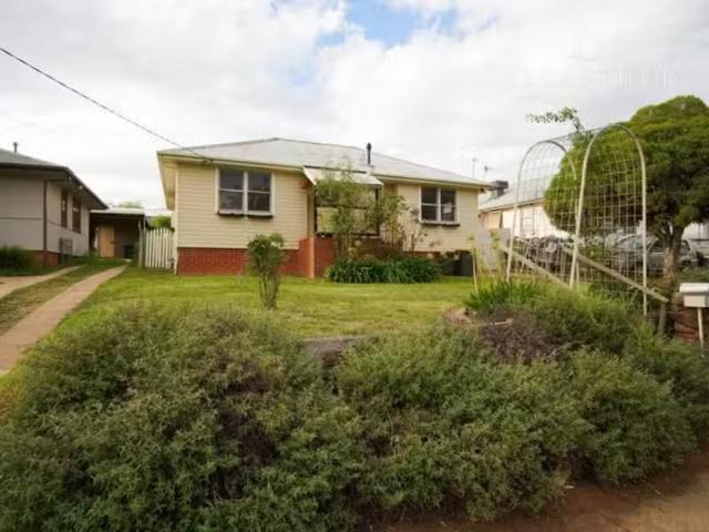 27 Gilmore Avenue, Mount Austin House for rent Listed by Leas.