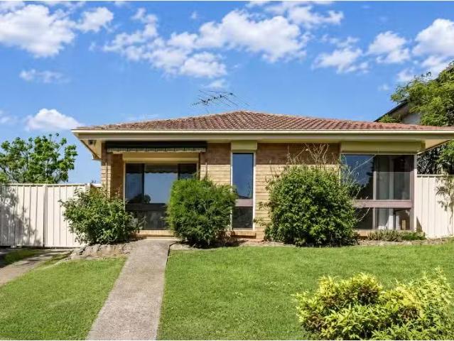 27 Hamlet Crescent, ROSEMEADOW House for rent Listed by Mikay.