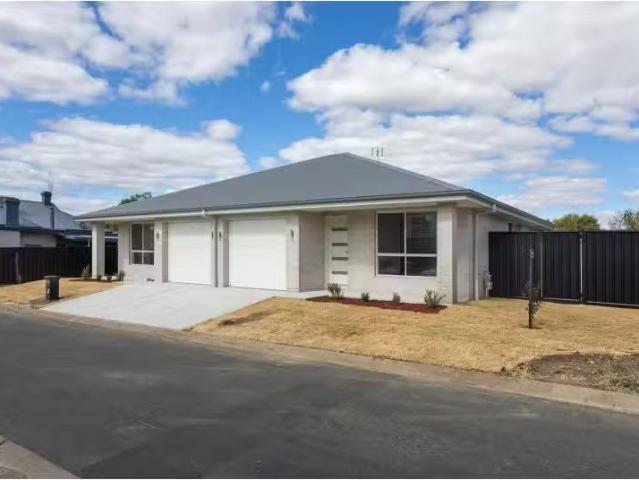 27 Hercules Street/bridge Lane, Tamworth Townhouse for rent L.