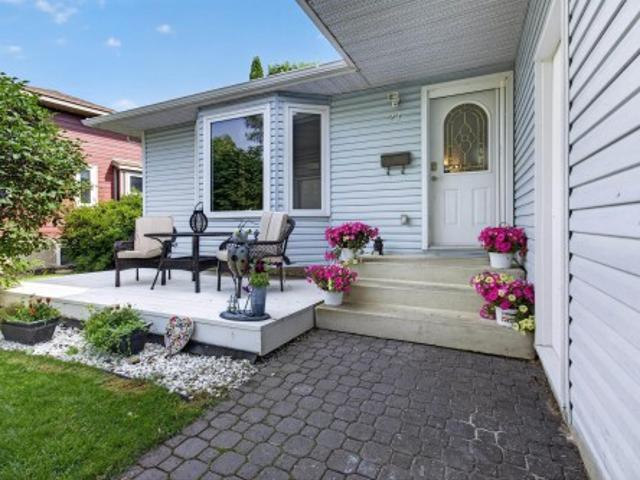 27 Highcliff Road, Sherwood Park, AB, T8A 5E4 house for sale | Listing ID E4502 | Royal LePage