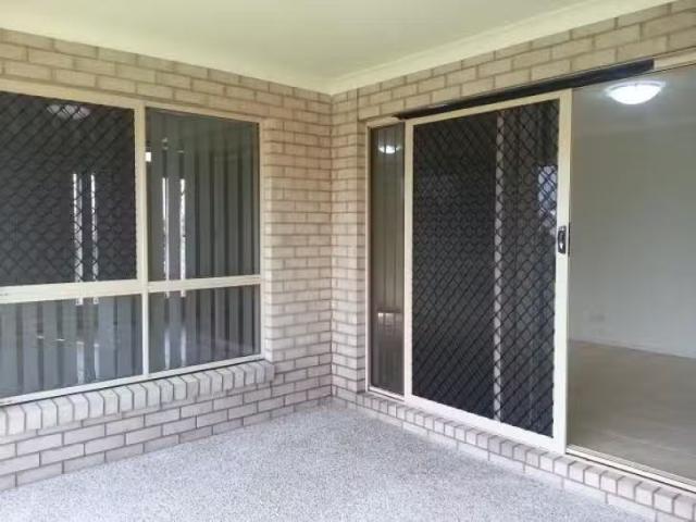 2/7 Jared Court, Yamanto, QLD 4305