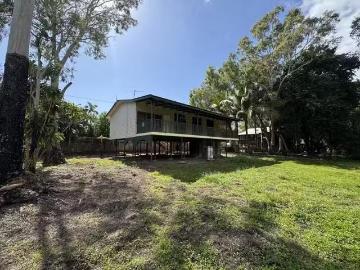 27 Lagoon Crescent, Saunders Beach, QLD 4818