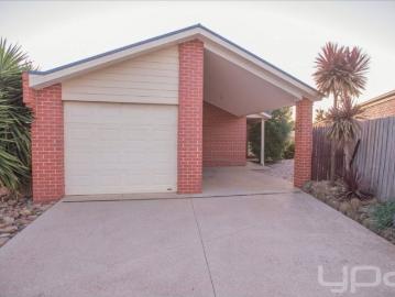 2/7 Lindsay Place, Bacchus Marsh