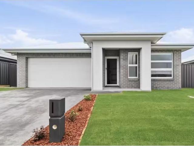 27 Lilium Street, LOCHINVAR House for rent Listed by Tom Cros.