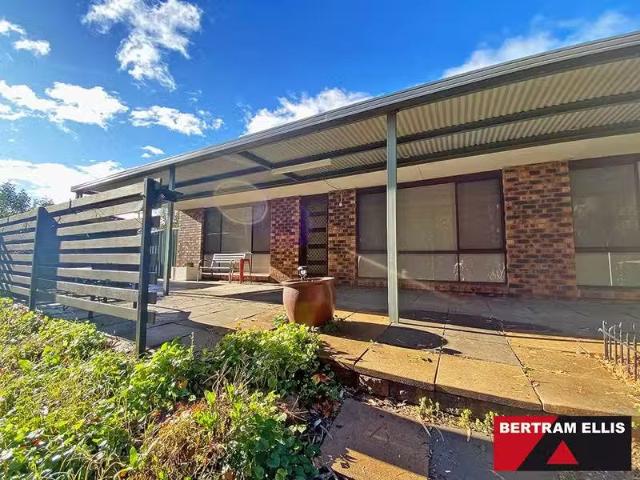 27 Mckail Crescent, Stirling House for rent Listed by Nolita.