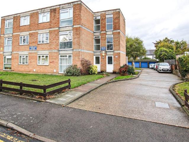 27 Maldon Road, Wallington SM6, 1 bed flat to rent, £1,400 pcm | PrimeLocation