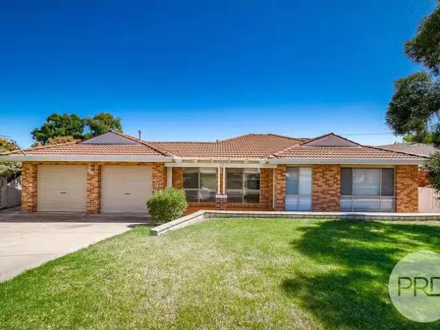27 Maple Road, Lake Albert, NSW 2650