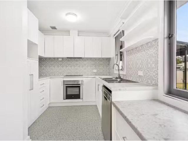 27 Markham Street, HOLSWORTHY House for rent Listed by Quartz.