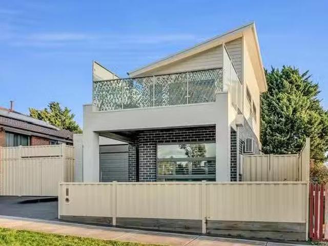 27 Melaleuca Drive, Meadow Heights, VIC 3048
