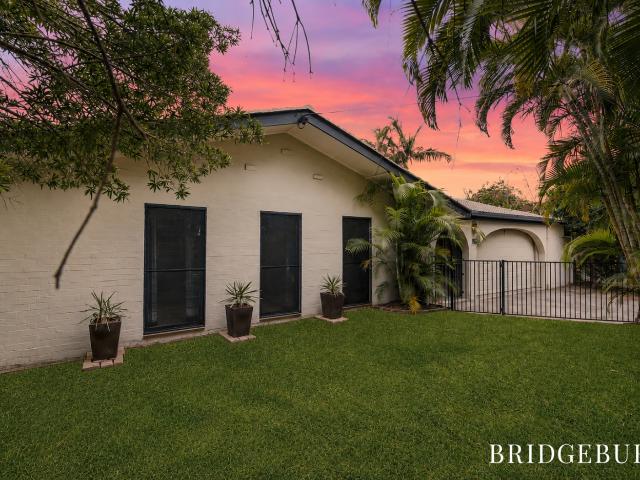 27 Montgomery Crescent, Golden Beach