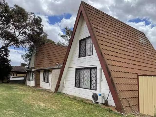 27 Moore Street, Moora, WA 6510