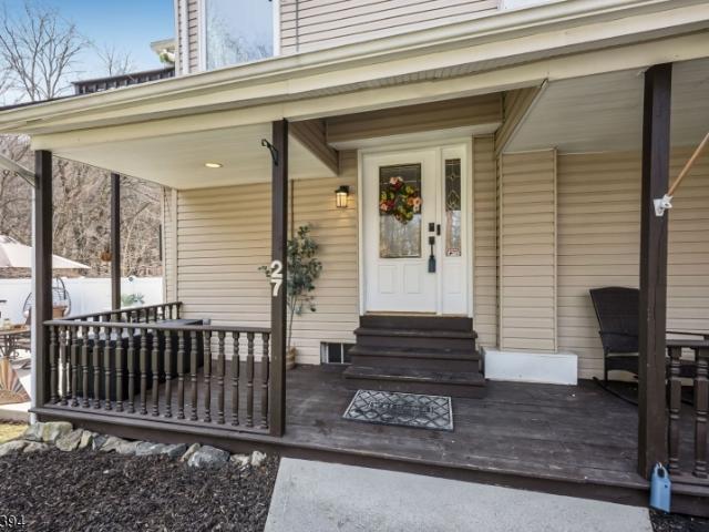 27 Mountain Ave